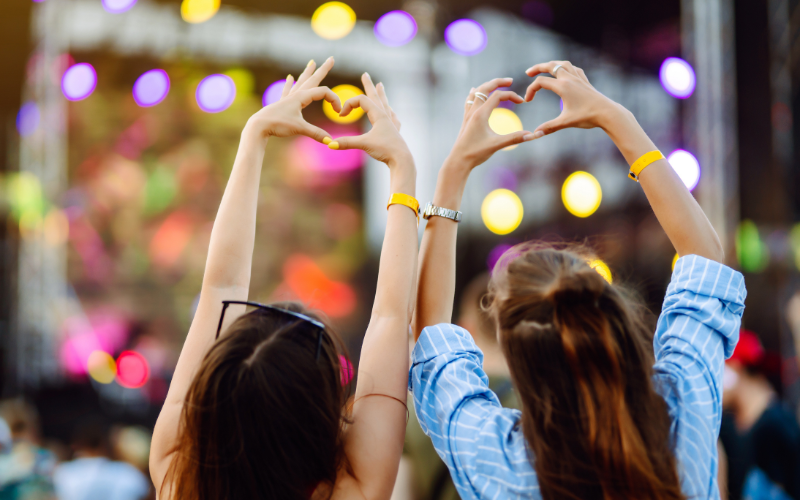 Suka Nonton Konser? Baca Dulu Saran Dokter Ini! 