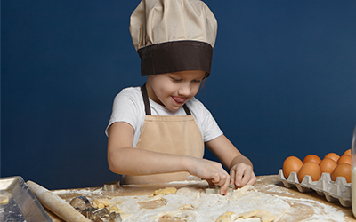 Ajak Anak Berativitas di Dapur? Ini 4 Hal Supaya Anak Betah