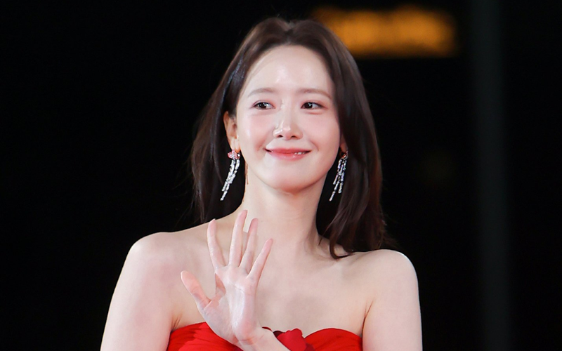 Inspirasi Cantik 10 Selebritas di Blue Dragon Film Awards 2025