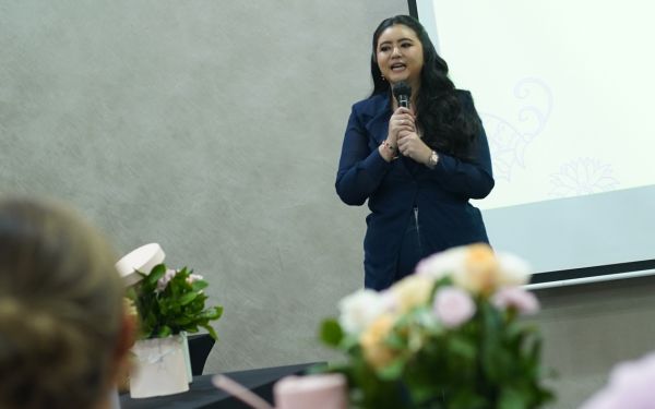 Finalis Wajah Femina 2025 Mengasah Kreativitas di Kelas Flower Arrangement Bareng Qory Sandioriva