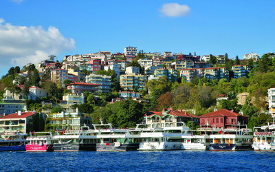 Jalan-jalan Turki: Menikmati Keindahan Kota Istanbul dengan Berlayar di Selat Bosphorus