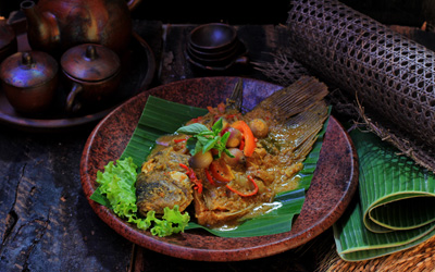 Dua Kultur Dapur di Resto Bale Udang Mang Engking Ubud