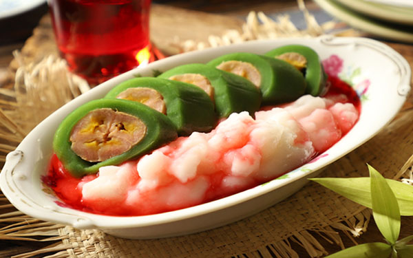 Es Pisang Ijo, Satu 'Keluarga' dengan Es Pallubutung
