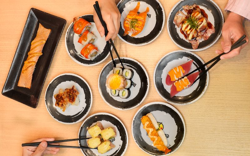 Jalan-jalan ke 8 Negara Lewat Varian Sushi di Restoran Ini