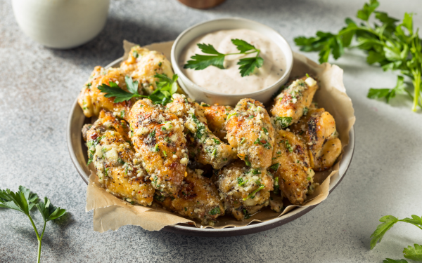 Garlic Parmesan Wings, Ide Camilan Liburan di Rumah
