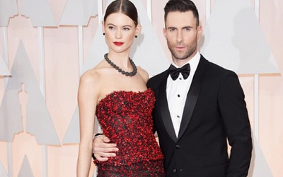 Adam Levine Solider dengan Istri