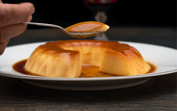 Punya Sisa Krimer Kental Manis? Racik Jadi Puding Karamel, Yuk!