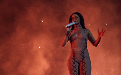 Konser di Inggris, Rihanna Bagi-bagi Pizza