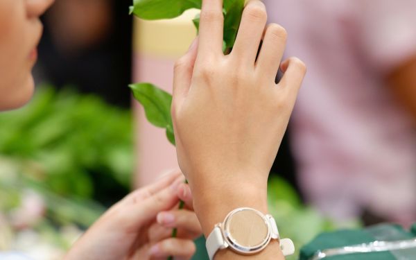 Garmin Lily 2 Temani Finalis Wajah Femina 2025 dengan Fitur Kesehatan dan Desain Stylish