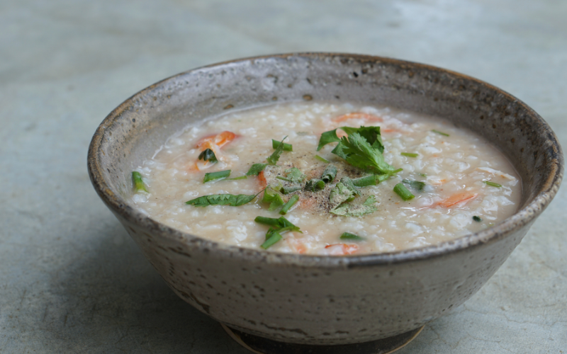 Khao Tom Goong, Bubur Udang dengan Aroma Jahe untuk Ide Sarapan Besok!