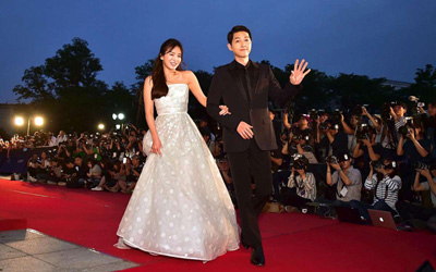 Kehadiran Song Hye-kyo dan Song Joong-ki di The 52nd Baeksang Art Awards Bikin Penggemar Descendants of the Sun Baper