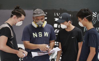 Siswa Jakarta Intercultural School Belajar Memahami Proses Lewat Membuat Mural Bersama Seniman Darbotz