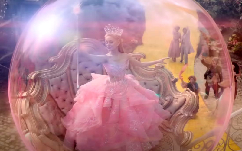 Pink Bubble Dress Ariana Grande dalam Wicked: Part One Ternyata Bikin Terharu!