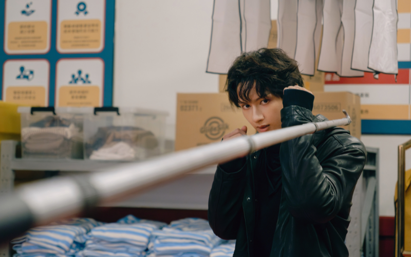 The Shadow's Edge: Jun SEVENTEEN Melawan Jackie Chan