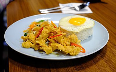 4 Tempat Berburu Salted Egg Chicken Di Kuningan