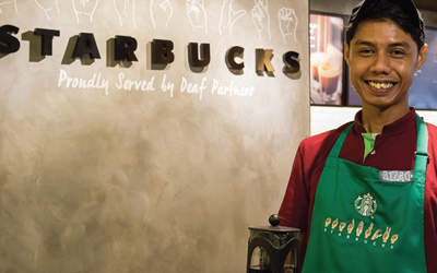 Starbucks Merekrut Barista Tunarungu