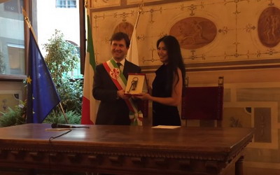 Anggun Mendapatkan Keys of the City Award di Florence, Italia