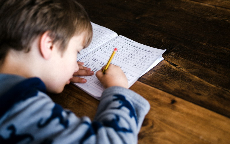 5 Tips Praktis Membantu Anak Ujian, Nomor 1 Orang Tua Wajib Tahu!