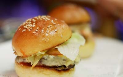 Apa Itu Burger Kelas Gourmet?