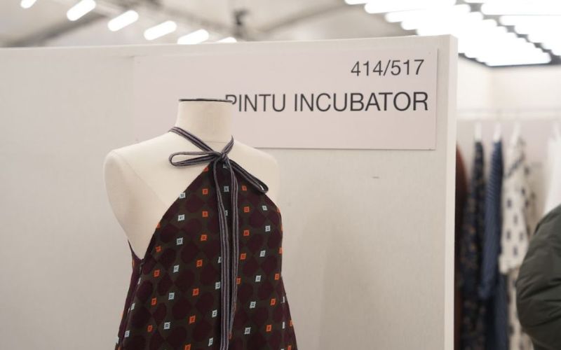 Pintu Incubator dan Lakon Indonesia Hadirkan Kolaborasi Fashion Lintas Budaya di Premiere Classe Paris