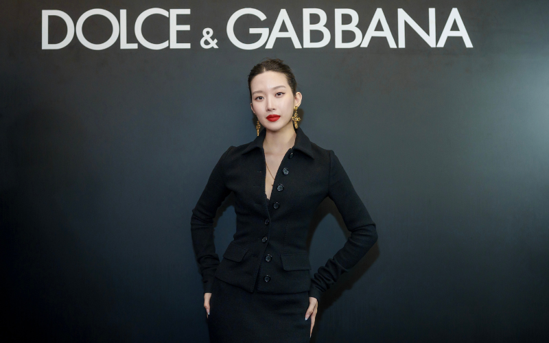 Mun Ka-young Hadiri Pembukaan Pop-Up Store Dolce&Gabbana Beauty di Plaza Indonesia