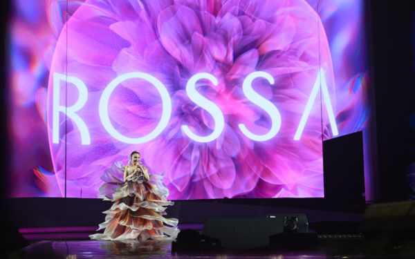 Rossa Bawakan 30 Lagu Terbaik di Konser Here I Am