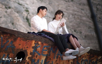 Hati Song Hye-kyo Berdebar-debar Karena Song Joong-ki di Descendants of the Sun