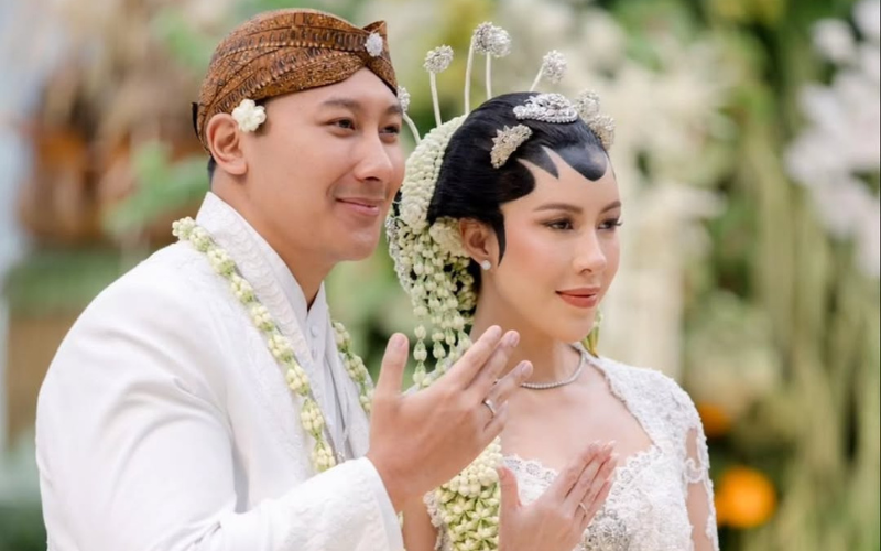 Koleksi Adelle Jewellery, Cincin Pernikahan Darma Mangkuluhur dan Patricia Schuldtz Berbentuk Infinity