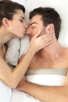 5 Cara Meningkatkan Mood Bercinta