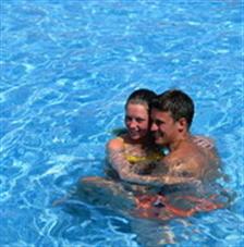Bercinta di Kolam Renang
