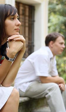 4 Tanda Pacar Menyerang Anda secara Emosional