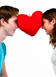 5 Tanda Pria Sedang Flirting