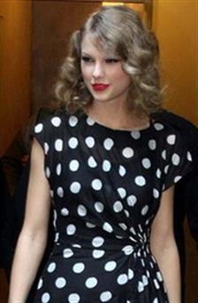 Motif Polkadot Sesuai Ukuran Tubuh