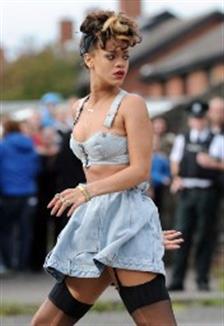 Rihanna Vs Topshop