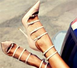 Koleksi Sepatu Berujung Runcing