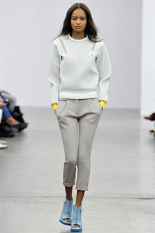 Gaya Sporty Ala Runway