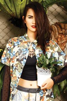 5 Gaya Dengan Motif Tropical