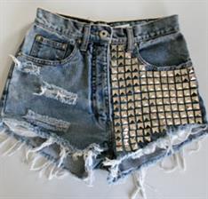 Trik Bikin Jeans Lama Jadi Baru