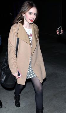 Gaya 7 Hari Lily Collins Mengusir Dingin