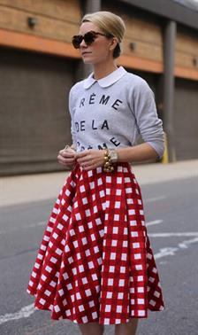 Girly dengan Rok Midi 