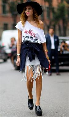 Stylish dengan Kaus Putih