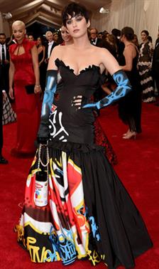 Dress Ikonik Katy Perry di Red Carpet