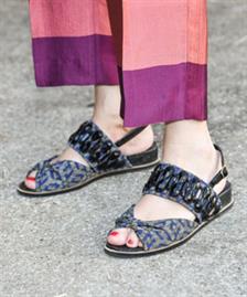 Pilih Sandal Sesuai Kepribadian