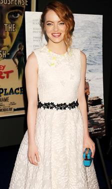 7 Gaya Seleb dalam Midi Dress dan Long Dress