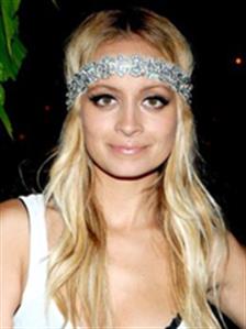 Rias Wajah dan Rambut Ala Hippie