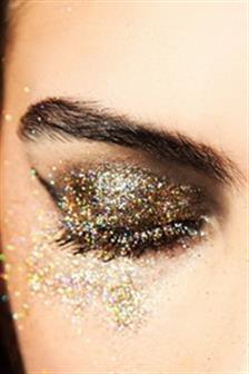 8 Riasan Mata dengan Glitter