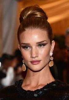 3 Tatanan Rambut Cepol Buat ke Pesta