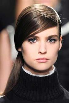 15 Gaya Rambut Low Ponytail