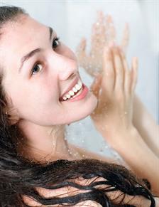 5 Kesalahan Saat Keramas 