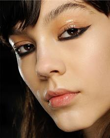 Glossy Eye Makeup